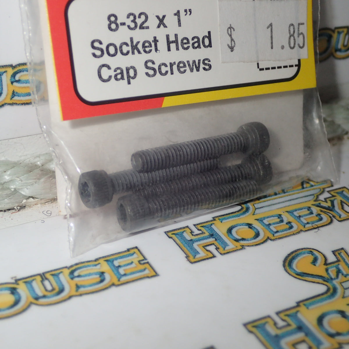Dubro 318 - 8-32 x 1" Socket Head Cap Screws