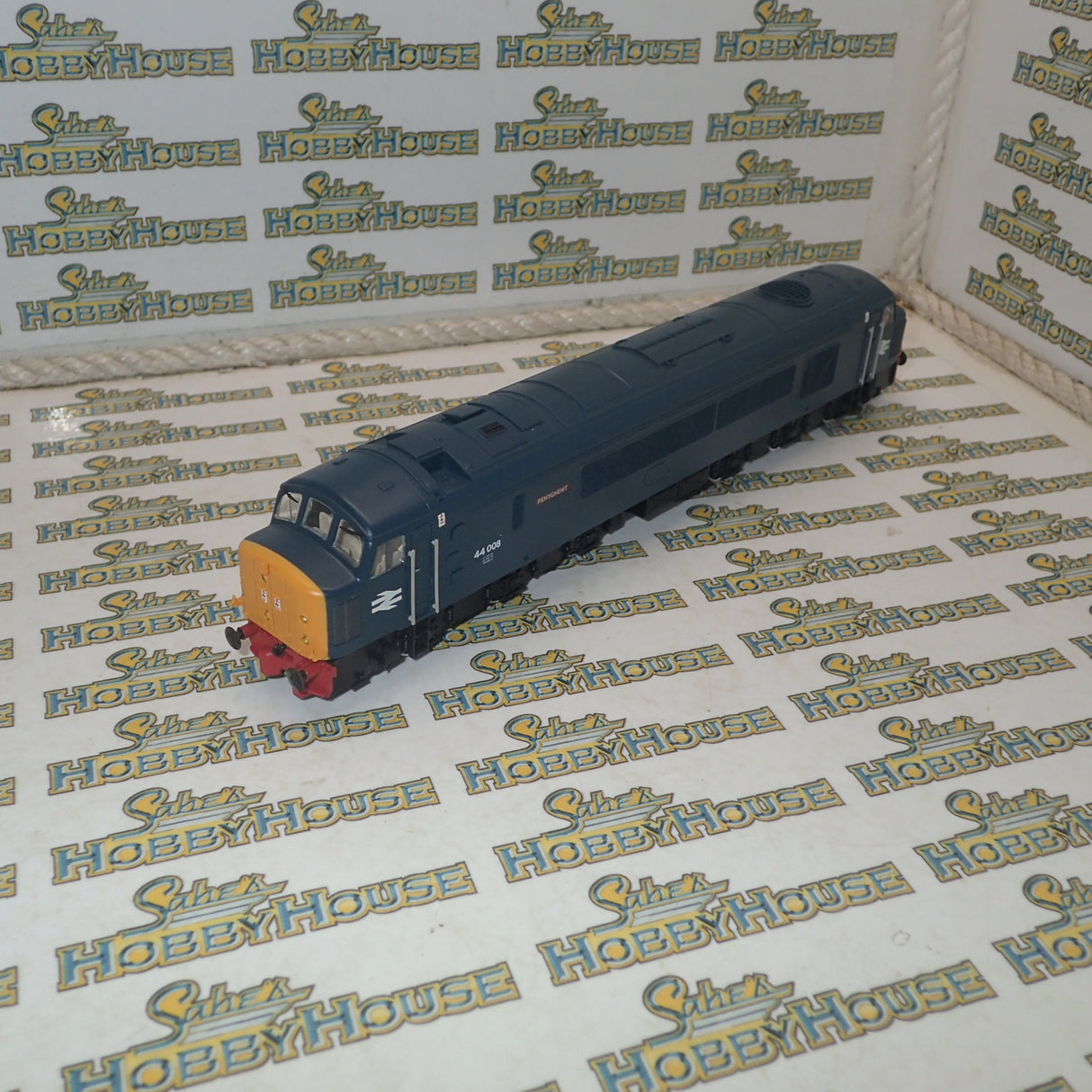 Bachmann 32-651 - HO/00 Scale Class 44 Diesel 44 008 'PENYGHENT' BR Blue Locomotive