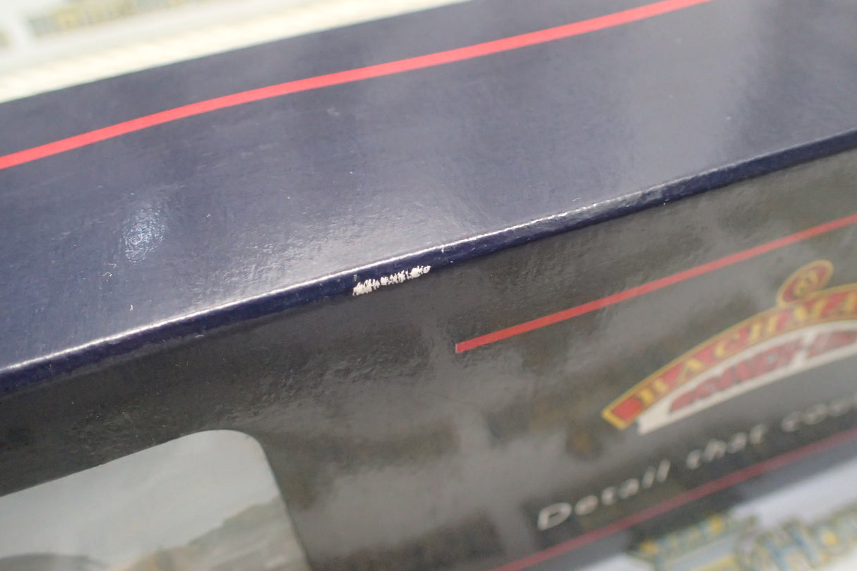 Bachmann 32-651 - HO/00 Scale Class 44 Diesel 44 008 'PENYGHENT' BR Blue Locomotive