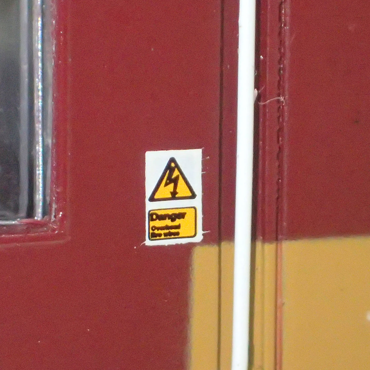 Bachmann Branchline 32-725DS - HO/00 Class 66 66022 'Lafarge Charnwood' in EWS Livery (DCC Sound Fitted) DCC fitted, with sound