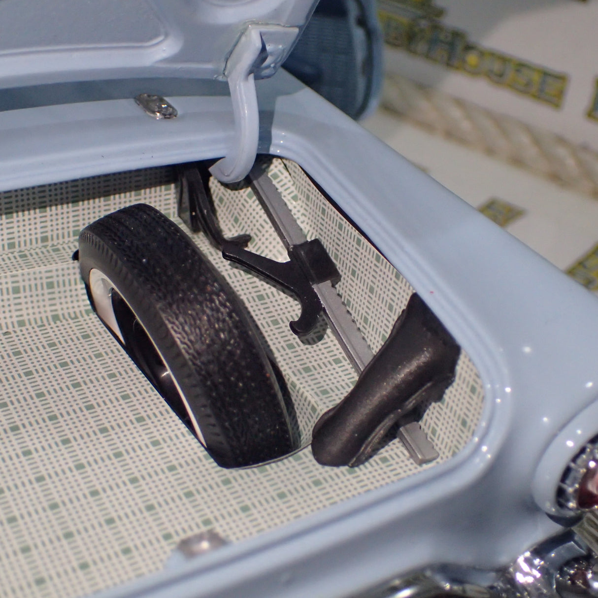 Ertl Precision 100 Collection 32889 - 1957 Ford Thunderbird Powder Blue Die-Cast Replica