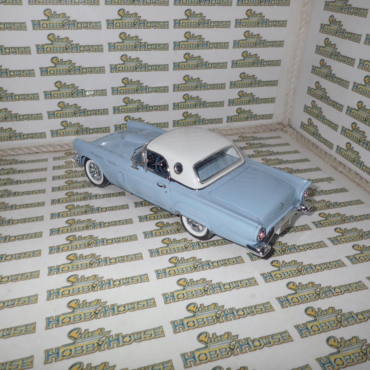 Ertl Precision 100 Collection 32889 - 1957 Ford Thunderbird Powder Blue Die-Cast Replica