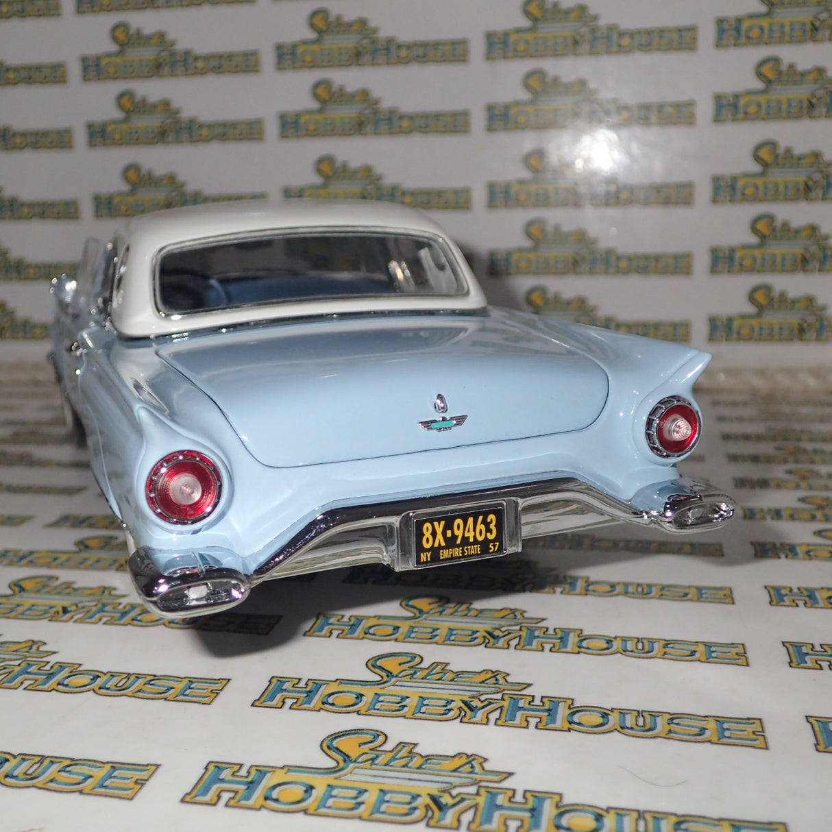 Ertl Precision 100 Collection 32889 - 1957 Ford Thunderbird Powder Blue Die-Cast Replica