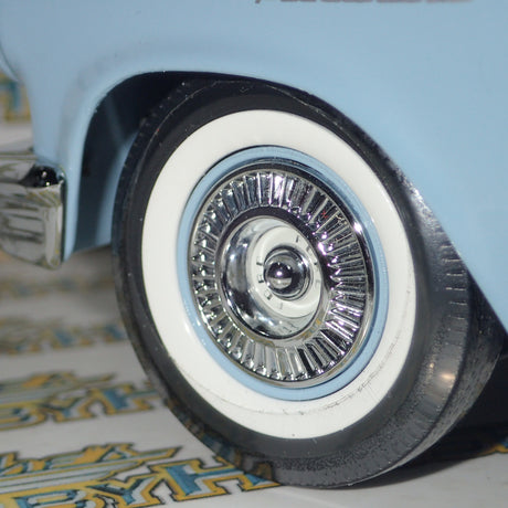 Ertl Precision 100 Collection 32889 - 1957 Ford Thunderbird Powder Blue Die-Cast Replica