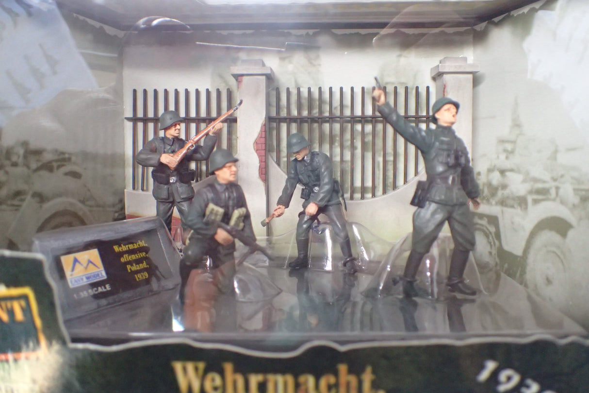 Easy Model 33601 - Battlefront Action Warriors in Combat Series - 1/35 Scale - Wehrmacht, offensive, Poland, 1939 Assembled Model Figures