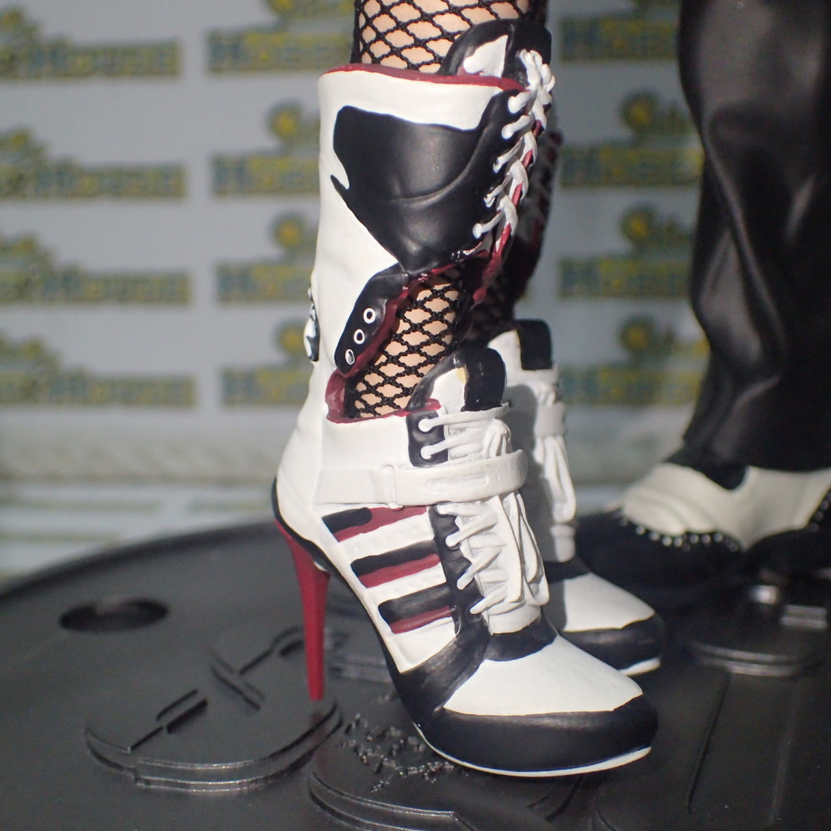 DC Collectibles 34201 - Suicide Squad Movie: The Joker and Harley Quinn Statue