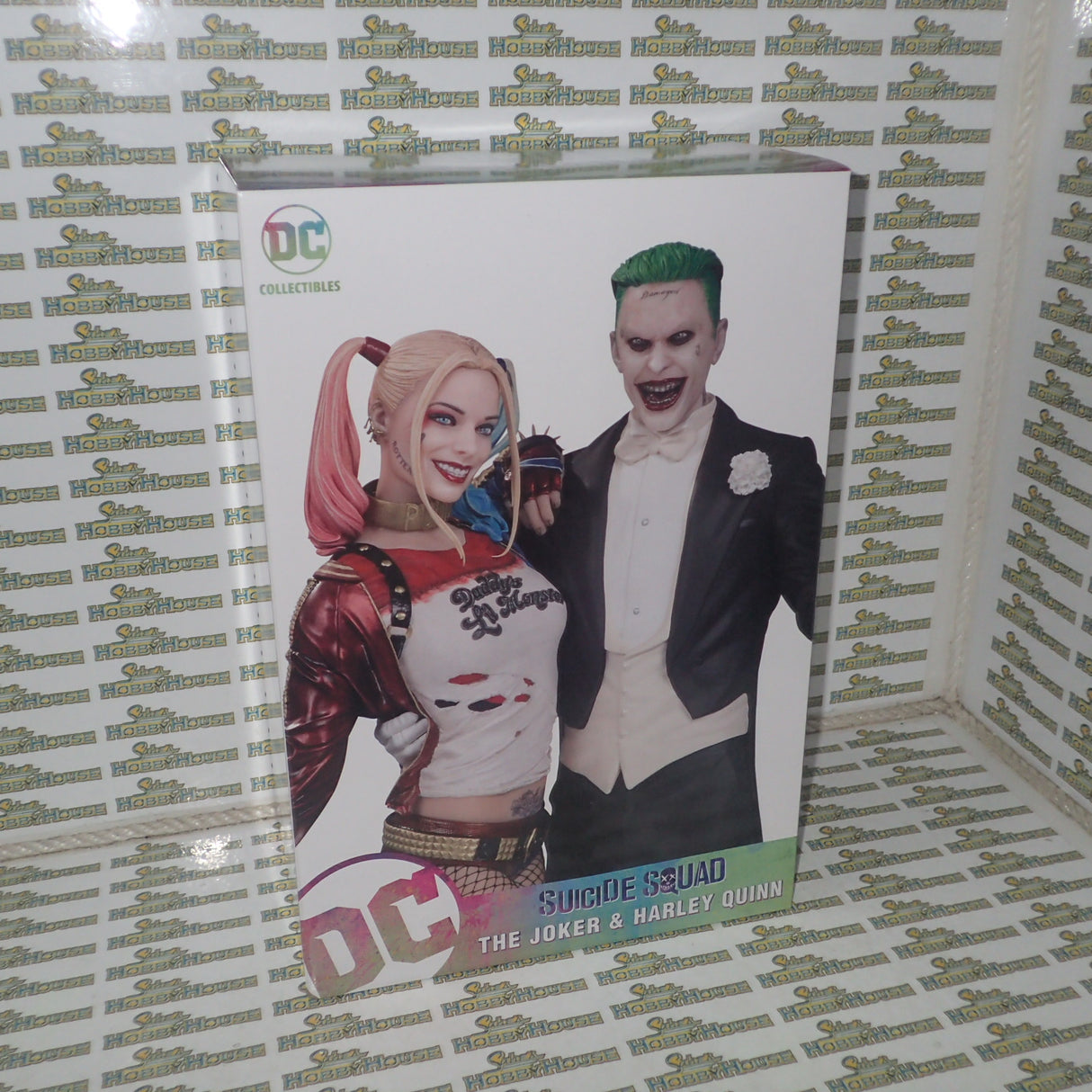DC Collectibles 34201 - Suicide Squad Movie: The Joker and Harley Quinn Statue