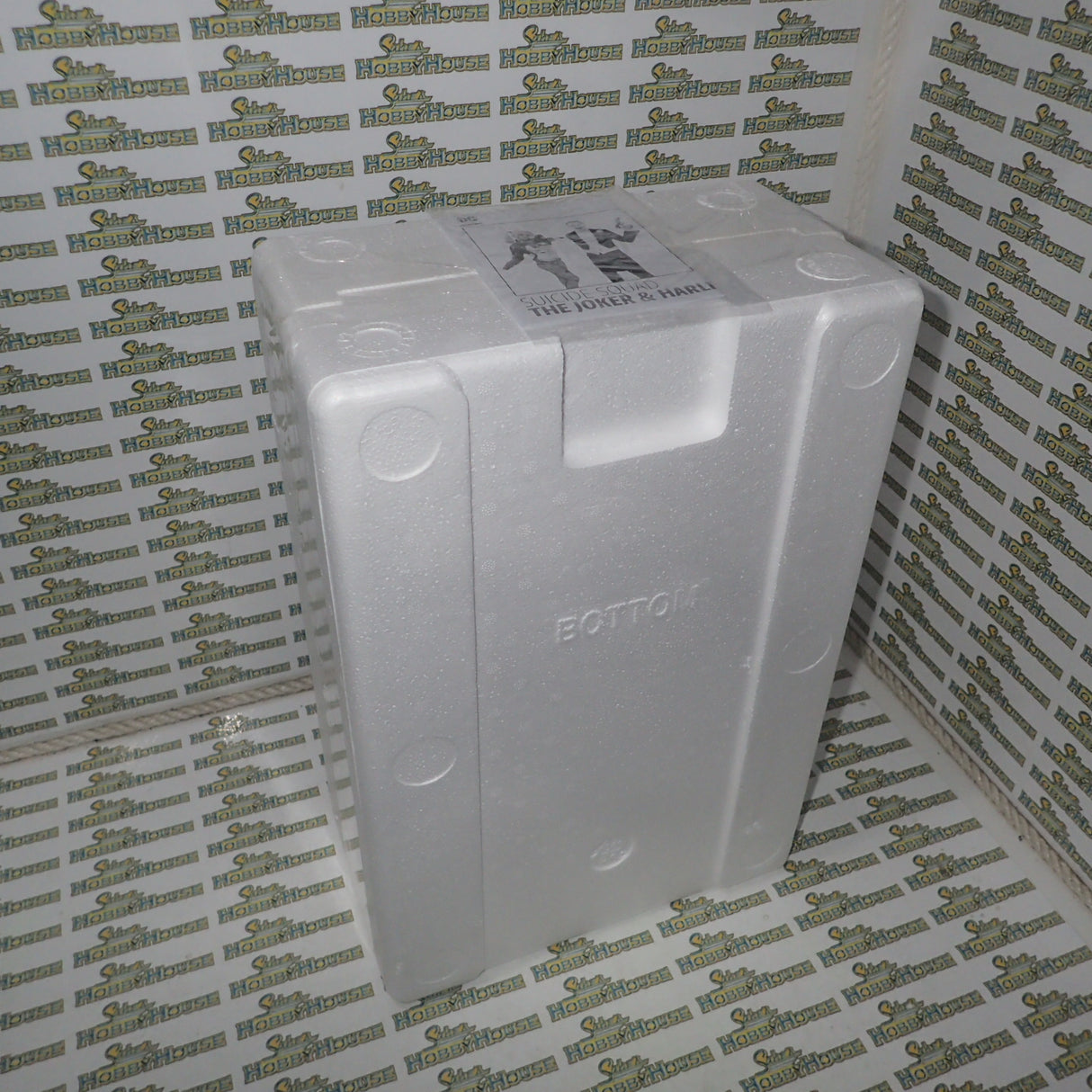 DC Collectibles 34201 - Suicide Squad Movie: The Joker and Harley Quinn Statue