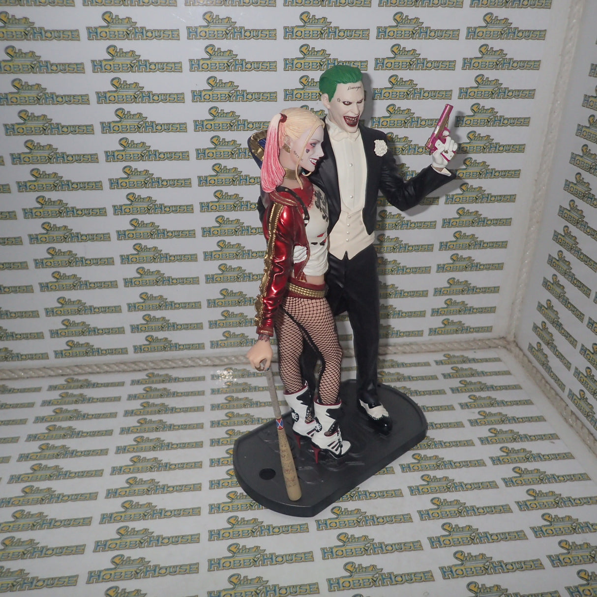 DC Collectibles 34201 - Suicide Squad Movie: The Joker and Harley Quinn Statue