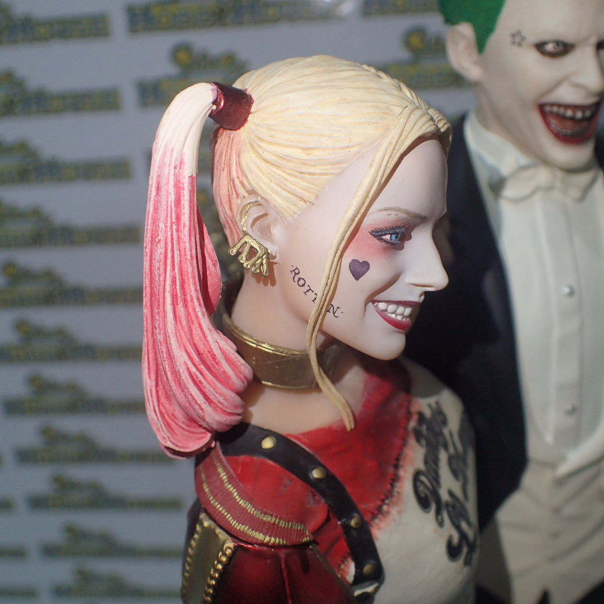 DC Collectibles 34201 - Suicide Squad Movie: The Joker and Harley Quinn Statue