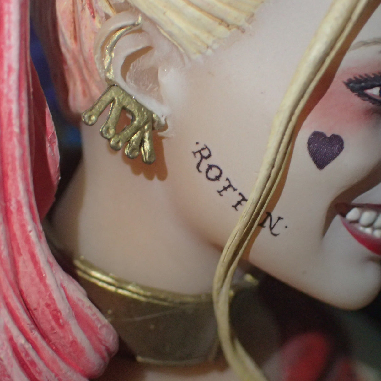 DC Collectibles 34201 - Suicide Squad Movie: The Joker and Harley Quinn Statue