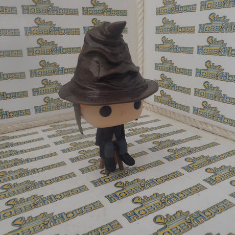 Funko – Harry Potter – Ron Weasley with Sorting Hat Vinyl Pop Figure