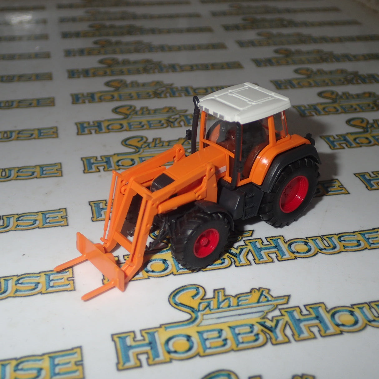 Wiking 377 38 31 - 1/87 Scale Tractor Agricultural Fendt Favorit Mit Frontgabel