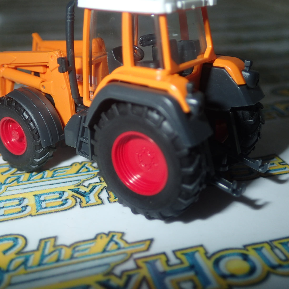 Wiking 377 38 31 - 1/87 Scale Tractor Agricultural Fendt Favorit Mit Frontgabel