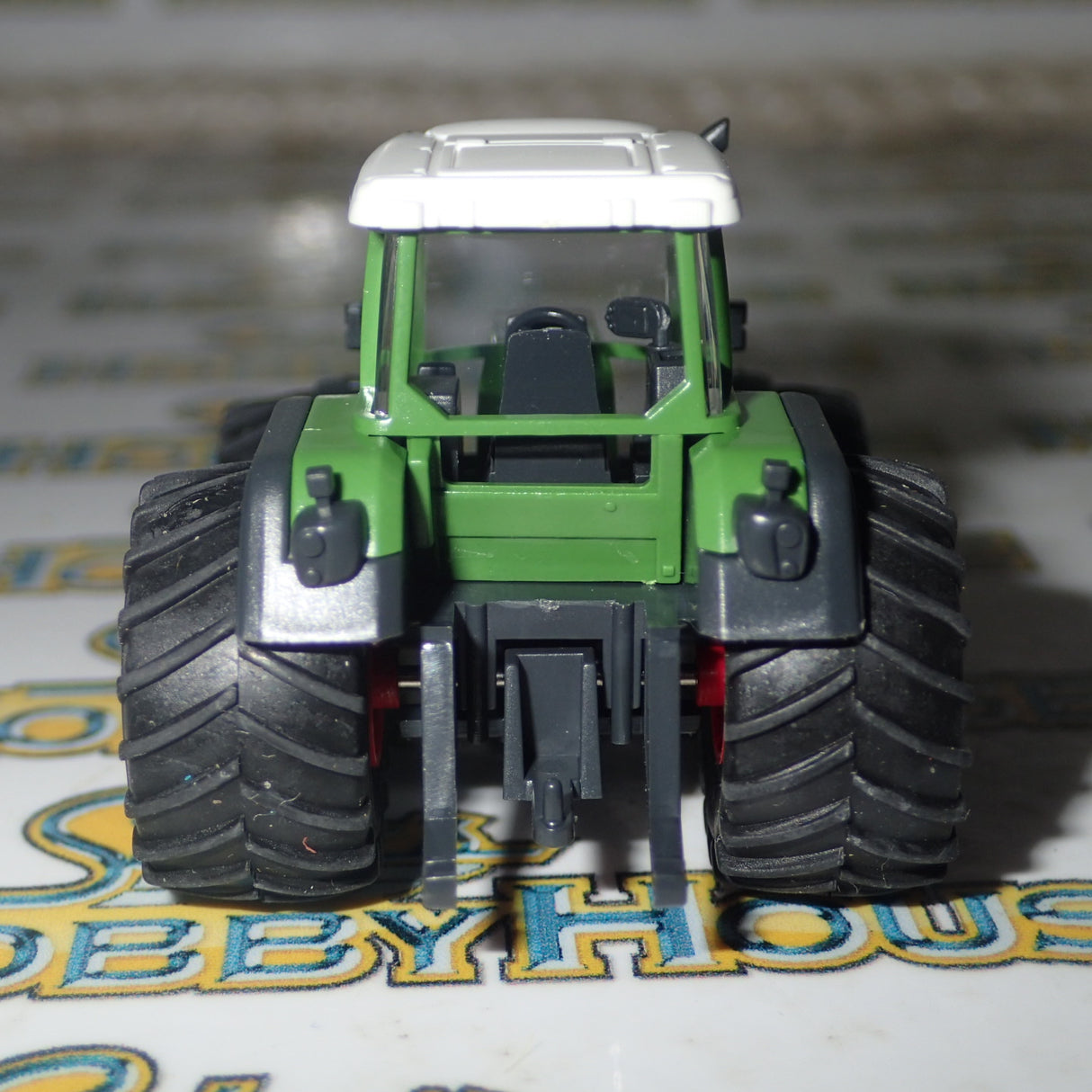 Wiking 377 40 31 - 1/87 Scale Tractor Agricultural Fendt Traktor 711 Vario mit Breitreifen