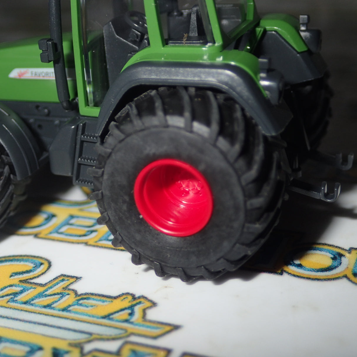 Wiking 377 40 31 - 1/87 Scale Tractor Agricultural Fendt Traktor 711 Vario mit Breitreifen