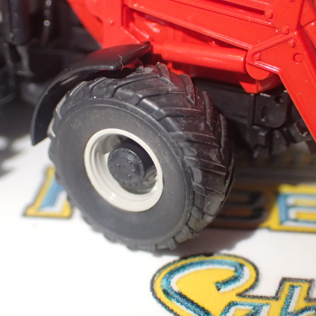 Wiking 385 40 33 - 1/87 Scale Tractor Agricultural Massey Ferguson MF 8280 mit FrontLoader