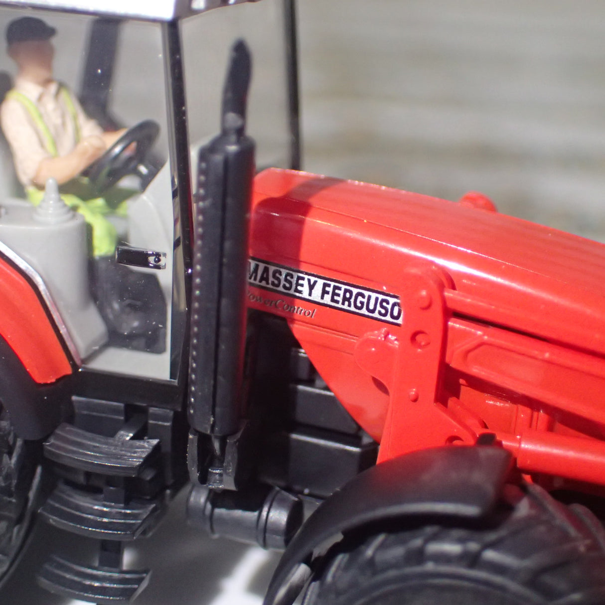 Wiking 385 40 33 - 1/87 Scale Tractor Agricultural Massey Ferguson MF 8280 mit FrontLoader