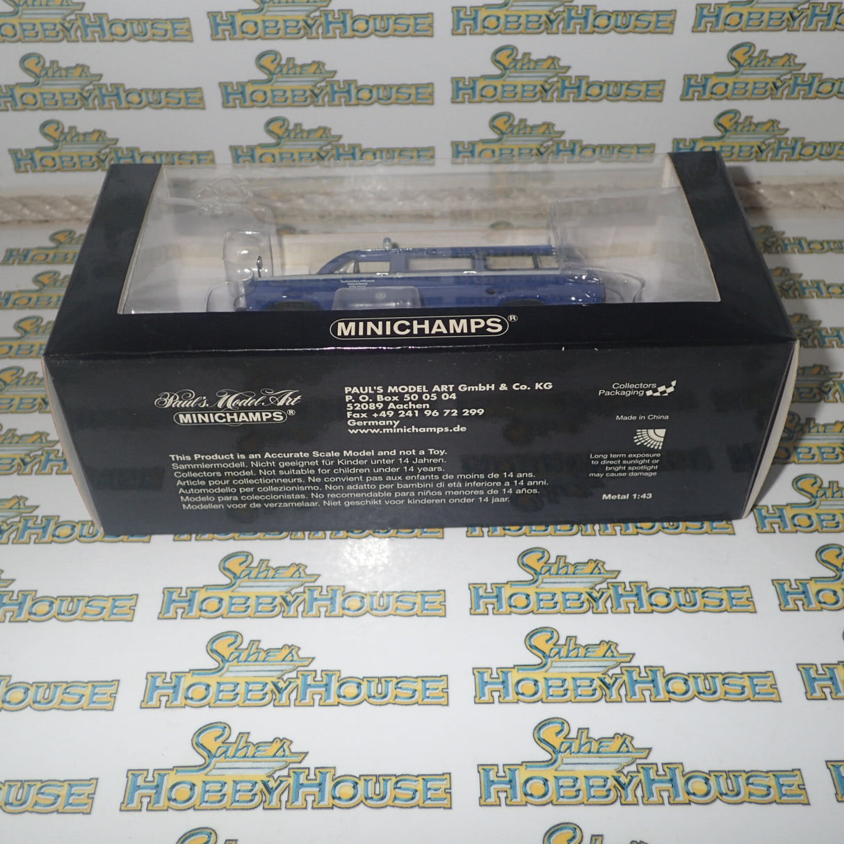 Minichamps 400 082491 - 1/43 Scale - Ford Transit 1977 Bus "THW Koin-Nord" Diecast Model Replica