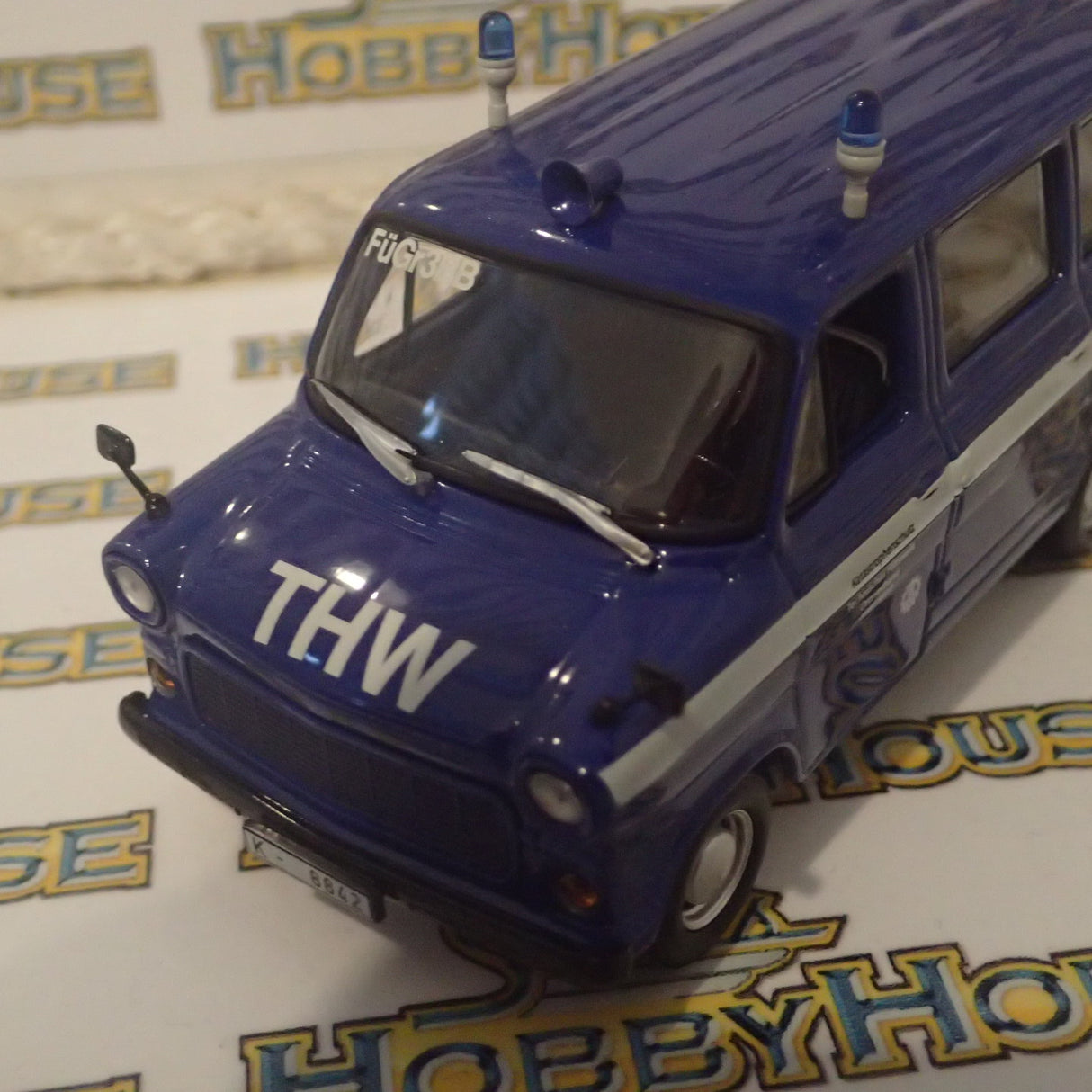 Minichamps 400 082491 - 1/43 Scale - Ford Transit 1977 Bus "THW Koin-Nord" Diecast Model Replica