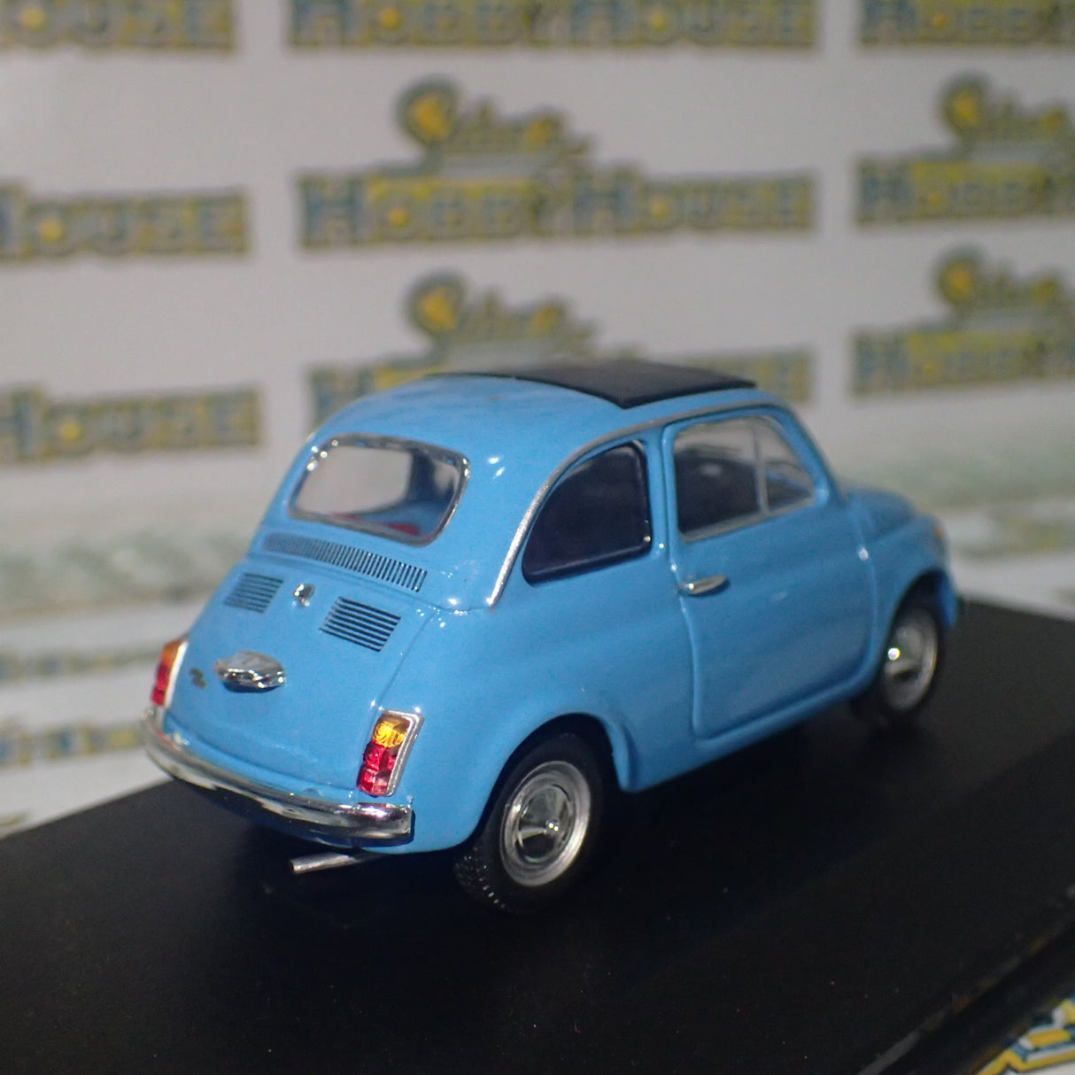 Minichamps 400 121601 - 1/43 Scale Fiat 500 1965 Blue Diecast Scale Model Replica