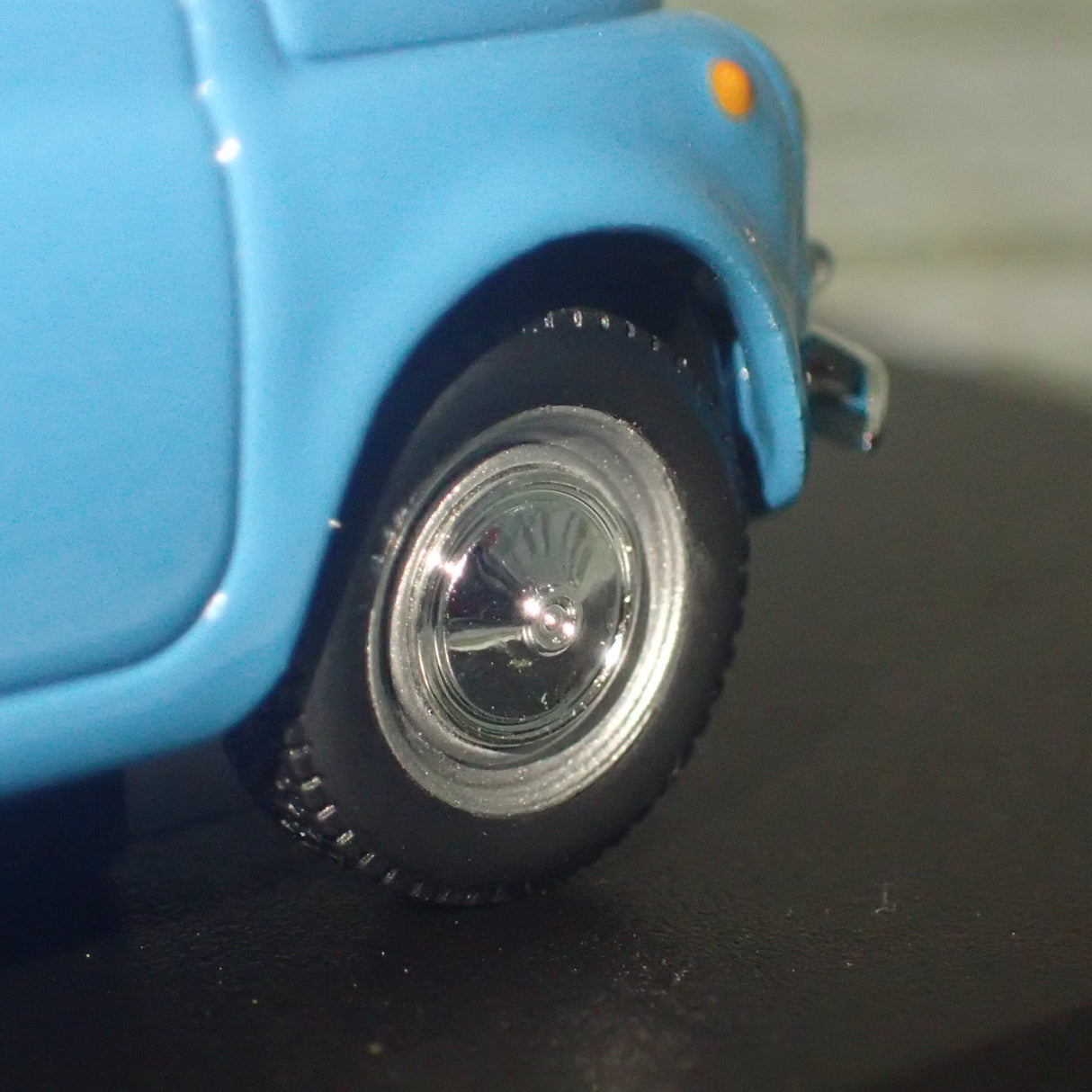 Minichamps 400 121601 - 1/43 Scale Fiat 500 1965 Blue Diecast Scale Model Replica