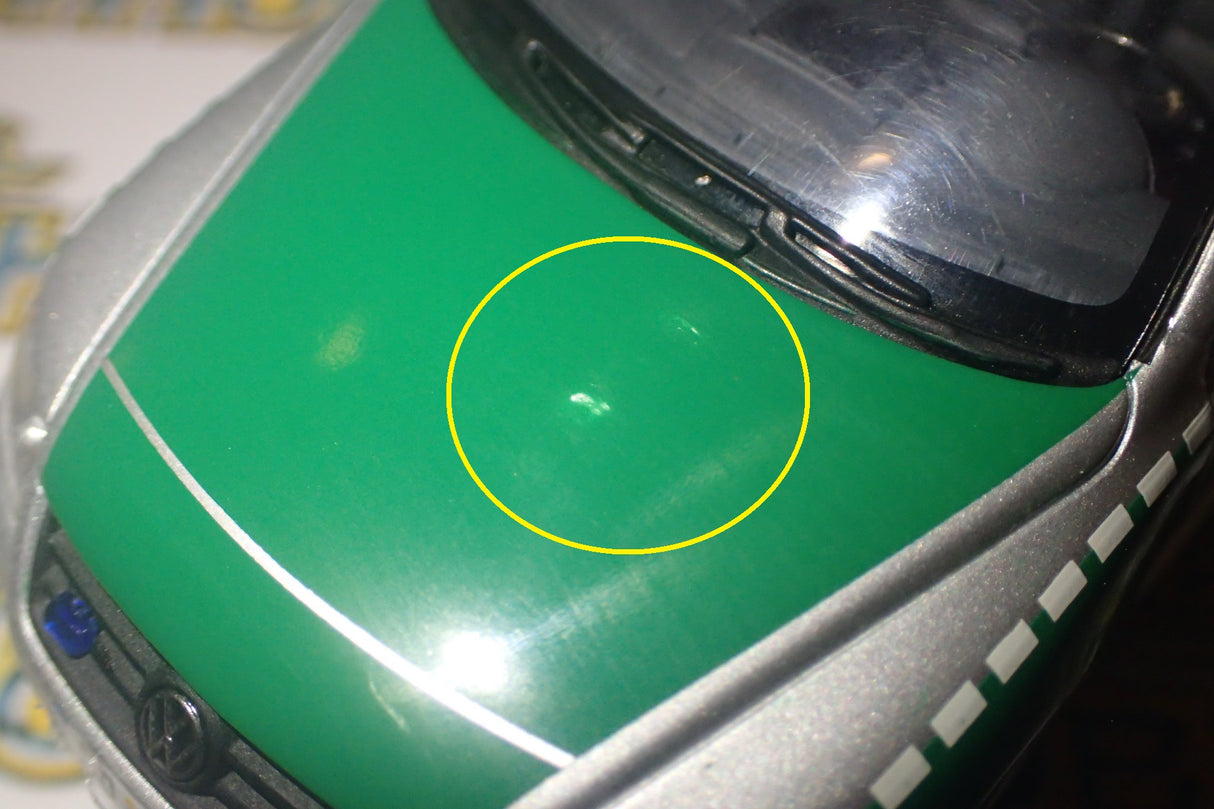 Minichamps 402 052090 - 1/43 Scale - 2002 Volkswagen Touareg - Polizei Dresden w/ Horse Trailer Diecast Model Replica