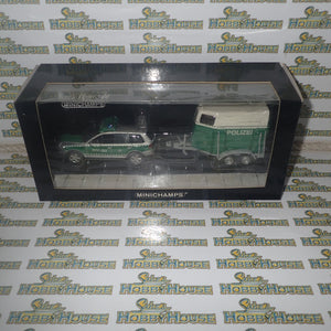 Minichamps 402 052090 - 1/43 Scale - 2002 Volkswagen Touareg - Polizei Dresden w/ Horse Trailer Diecast Model Replica