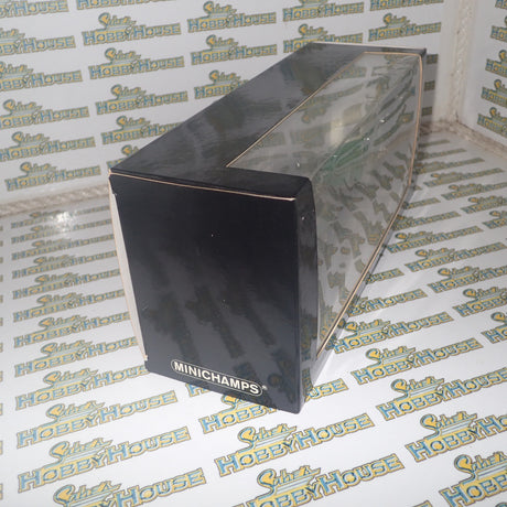 Minichamps 402 052090 - 1/43 Scale - 2002 Volkswagen Touareg - Polizei Dresden w/ Horse Trailer Diecast Model Replica