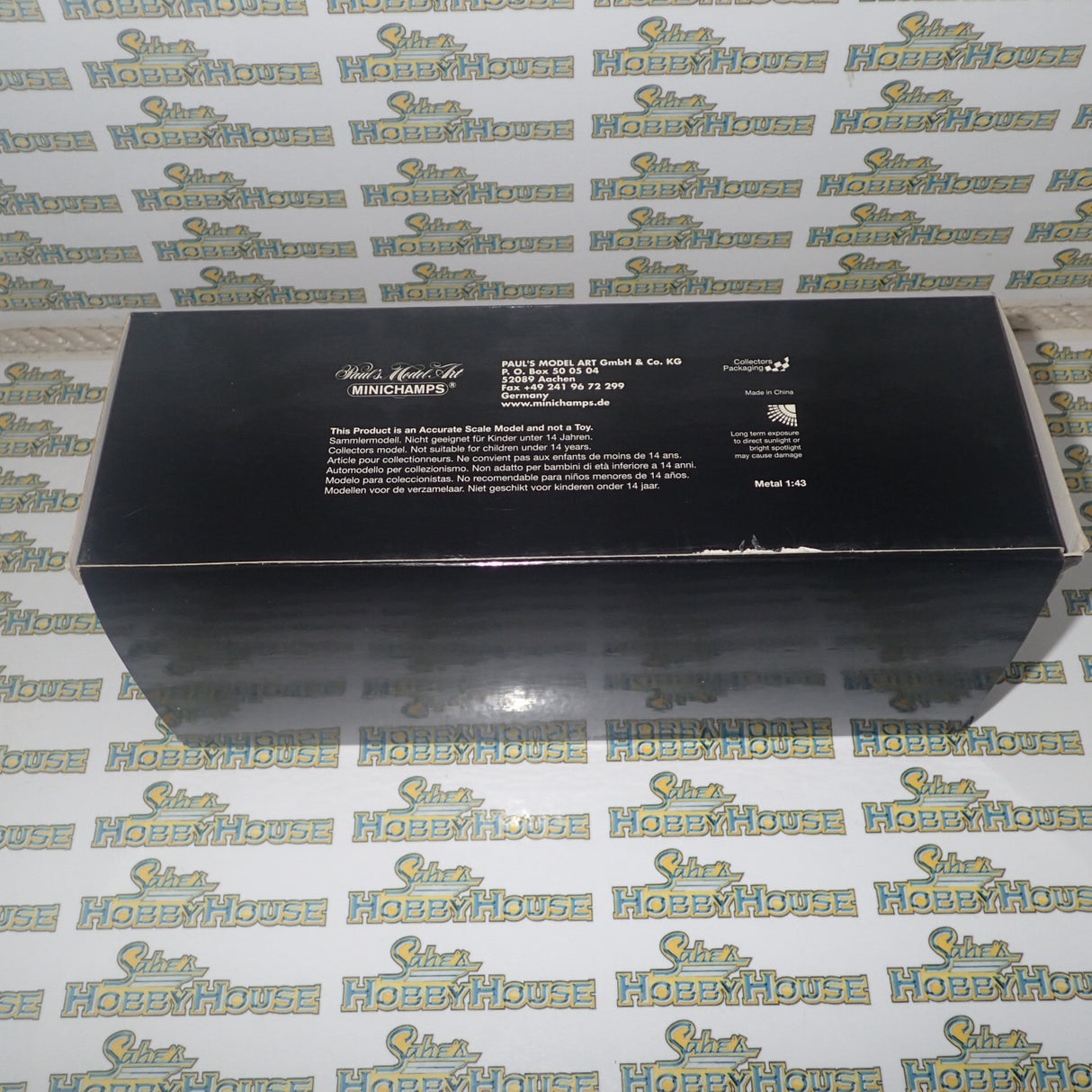 Minichamps 402 052090 - 1/43 Scale - 2002 Volkswagen Touareg - Polizei Dresden w/ Horse Trailer Diecast Model Replica