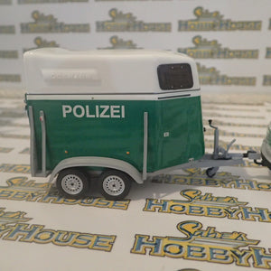 Minichamps 402 052090 - 1/43 Scale - 2002 Volkswagen Touareg - Polizei Dresden w/ Horse Trailer Diecast Model Replica