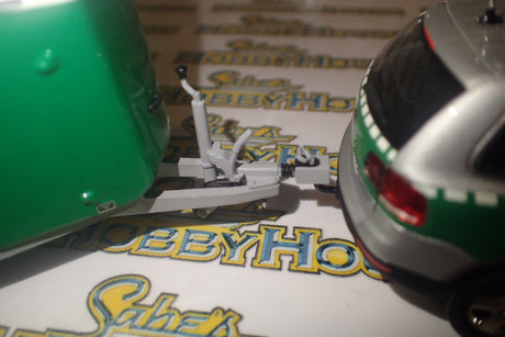 Minichamps 402 052090 - 1/43 Scale - 2002 Volkswagen Touareg - Polizei Dresden w/ Horse Trailer Diecast Model Replica