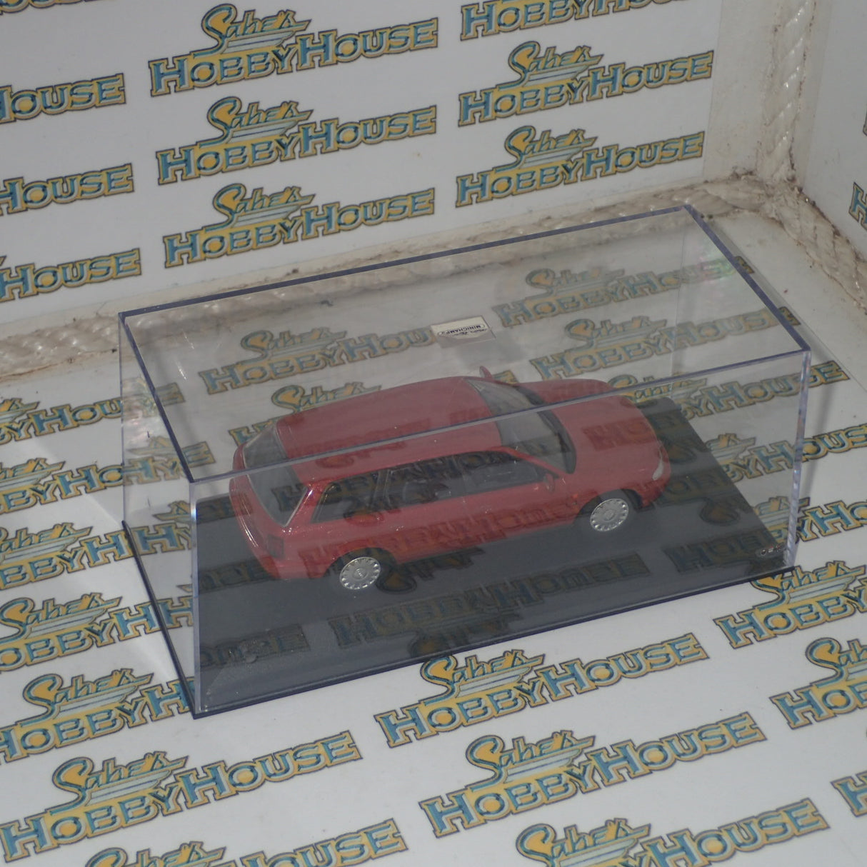 Minichamps 430 015012 - 1/43 Scale Audi A4 Avant 1995 in Red Metallic Scale Model Replica
