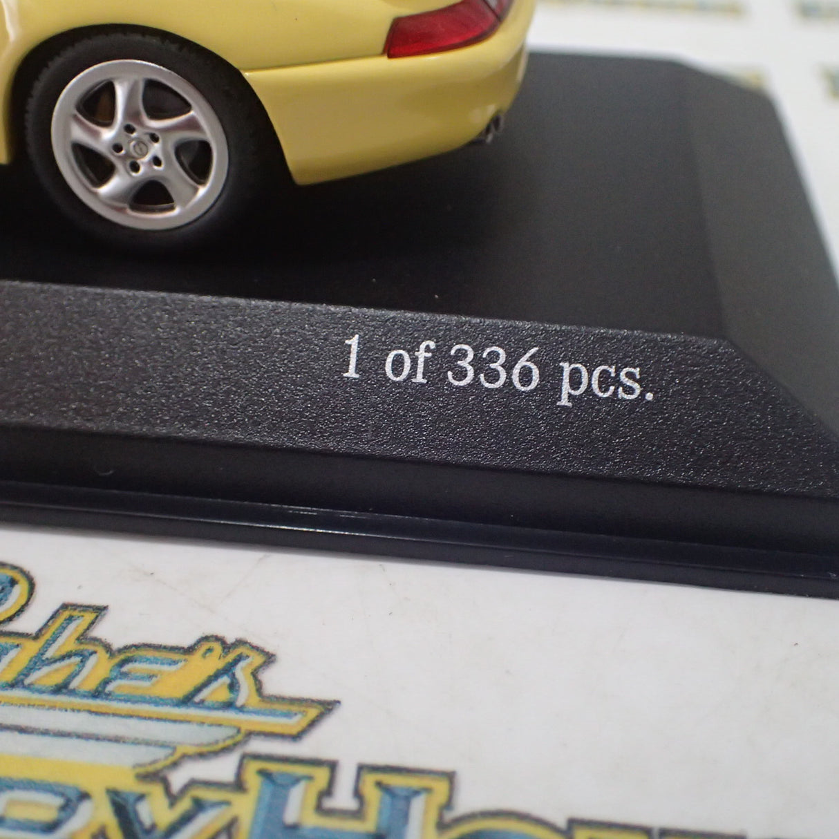 Minichamps 430 069270 - 1/43 Porsche 911 (993) Turbo S Pastel Light Yellow
