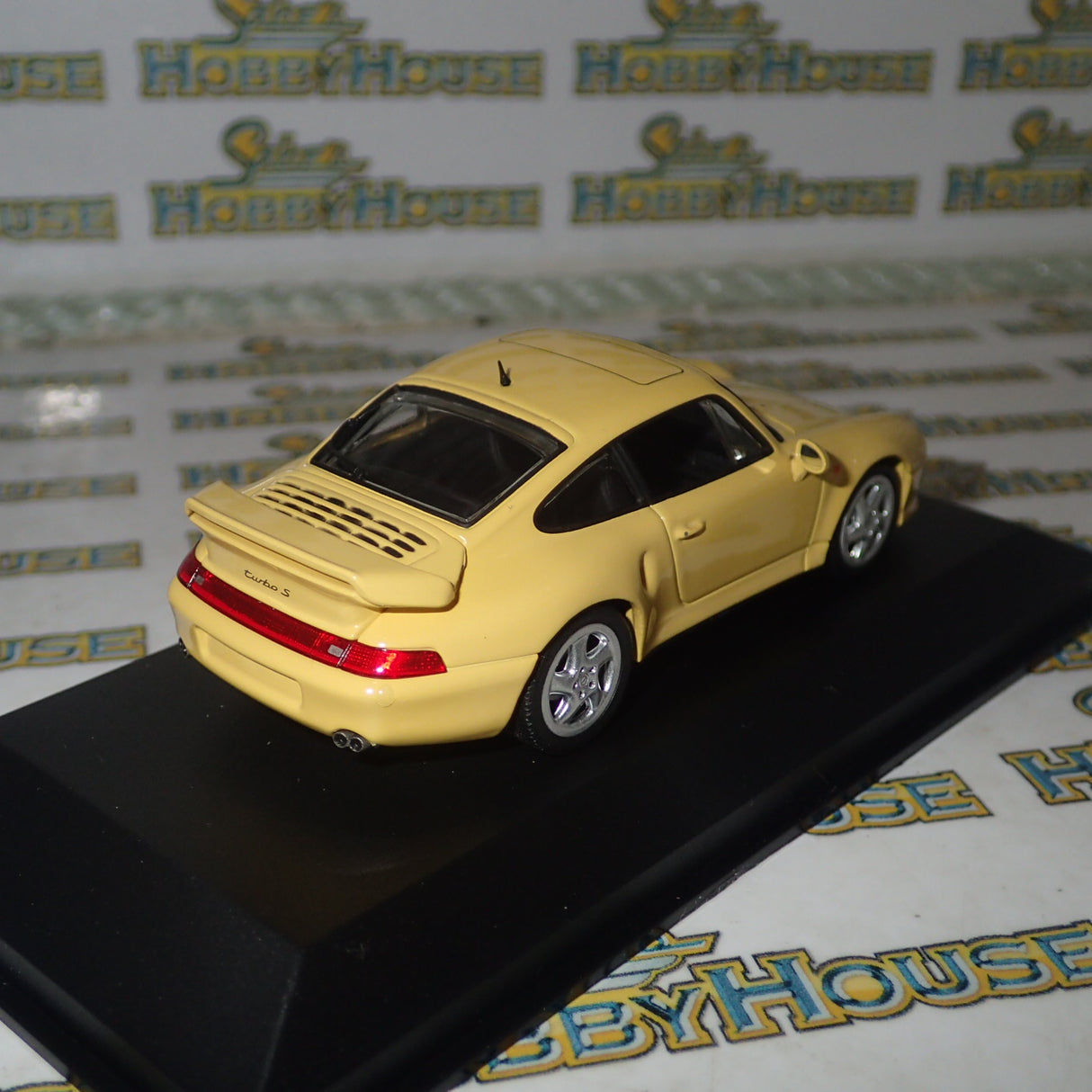Minichamps 430 069270 - 1/43 Porsche 911 (993) Turbo S Pastel Light Yellow