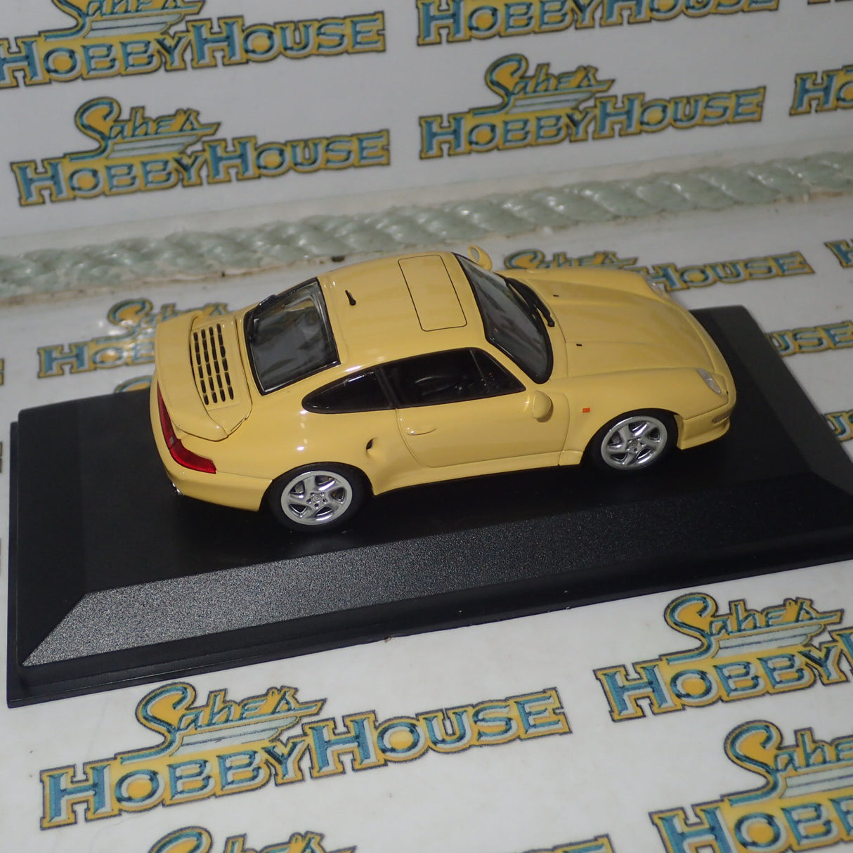 Minichamps 430 069270 - 1/43 Porsche 911 (993) Turbo S Pastel Light Yellow