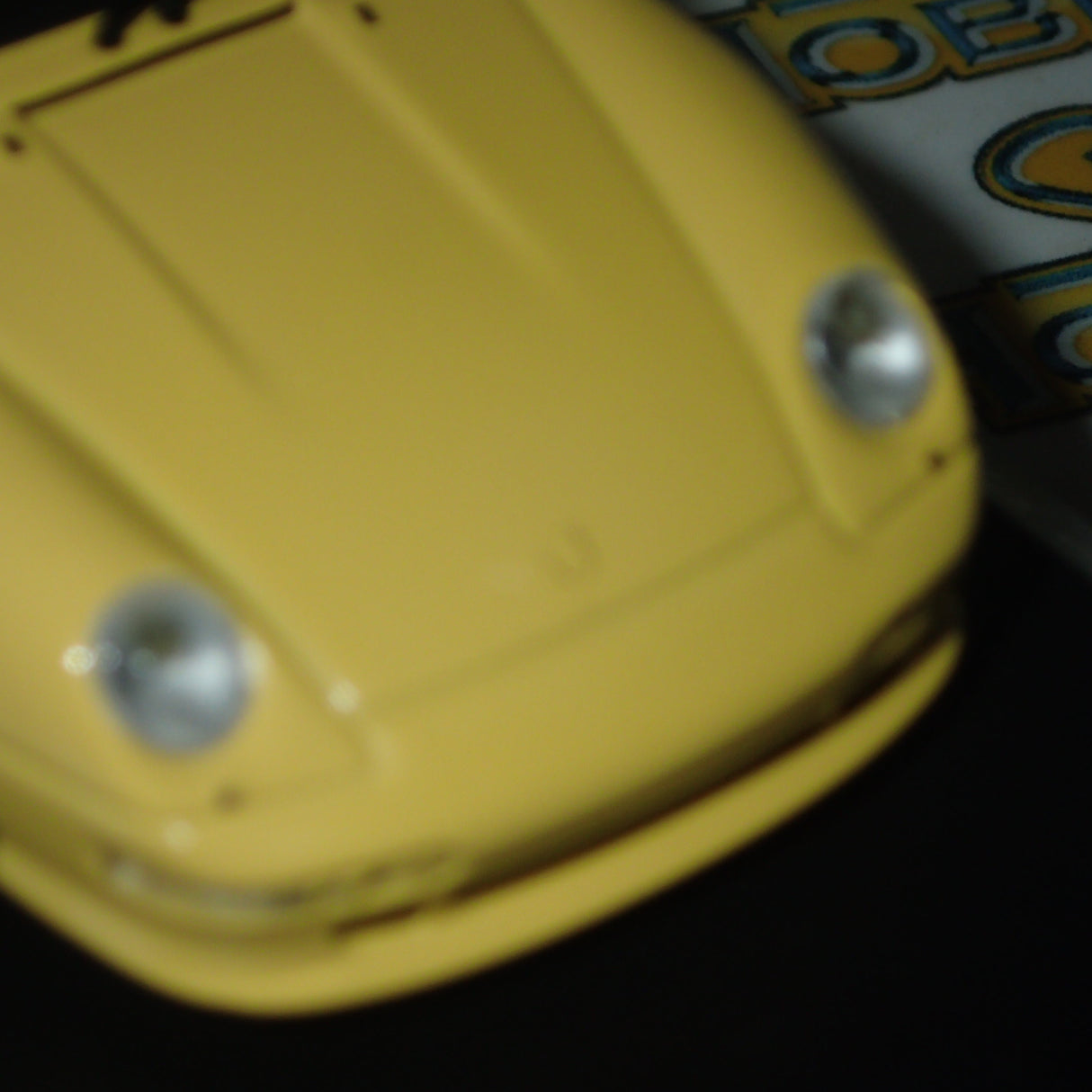 Minichamps 430 069270 - 1/43 Porsche 911 (993) Turbo S Pastel Light Yellow