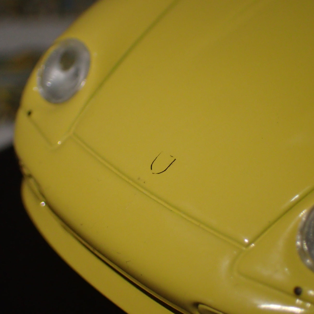 Minichamps 430 069270 - 1/43 Porsche 911 (993) Turbo S Pastel Light Yellow