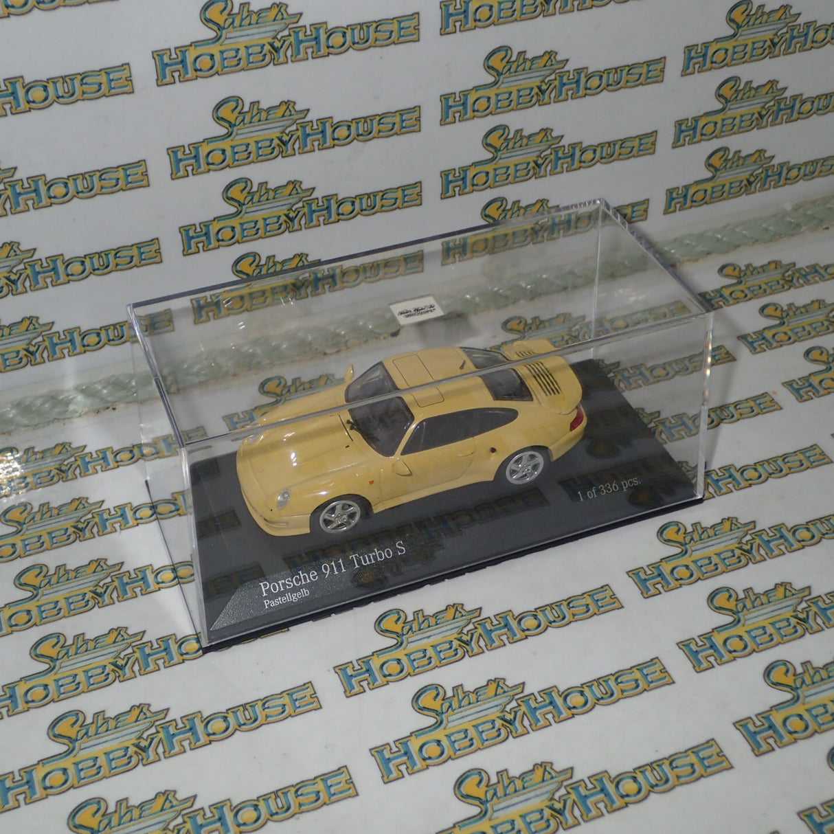 Minichamps 430 069270 - 1/43 Porsche 911 (993) Turbo S Pastel Light Yellow