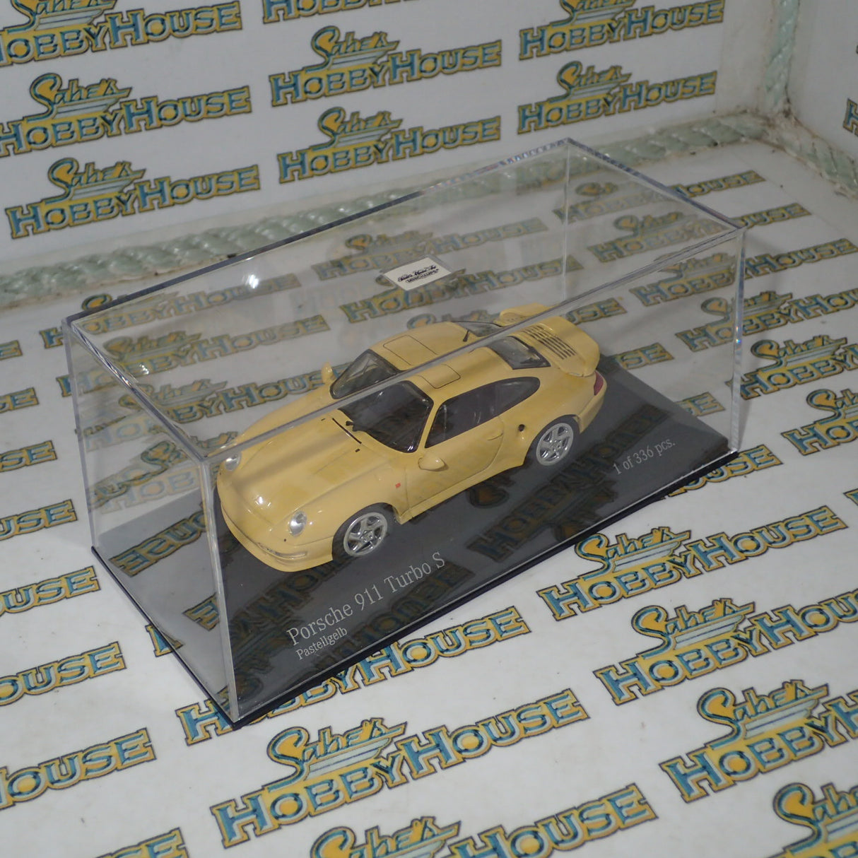 Minichamps 430 069270 - 1/43 Porsche 911 (993) Turbo S Pastel Light Yellow