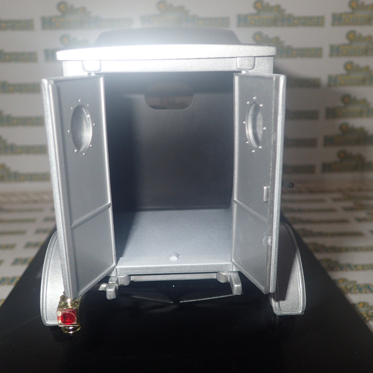 Universal Hobbies 4306 - 1/18 Scale Ford Model T "Delivery Truck" Ford Parts & Service