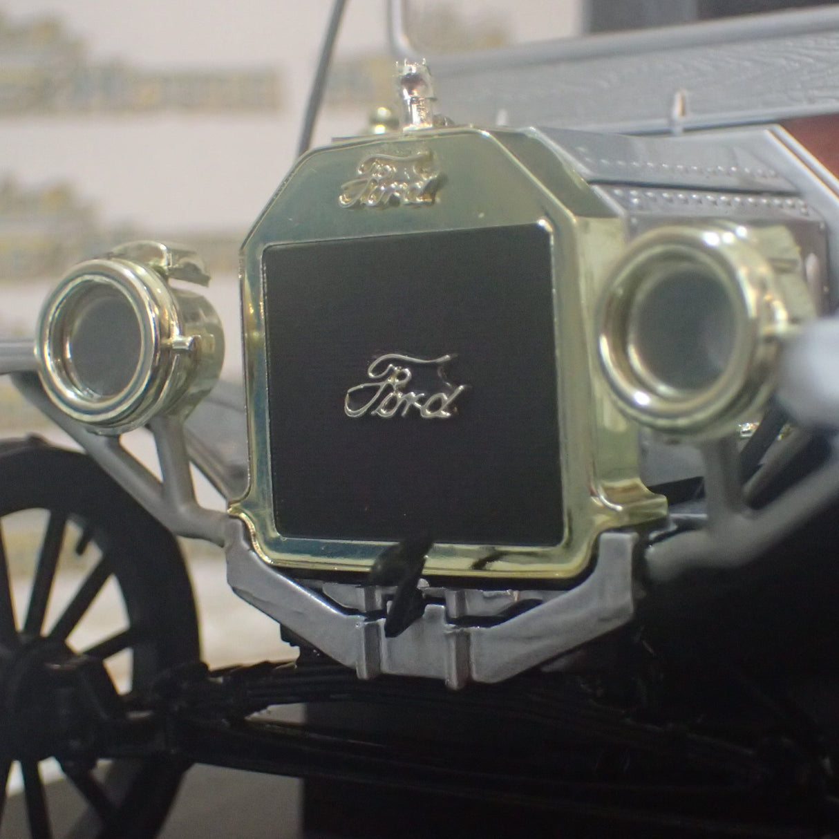 Universal Hobbies 4306 - 1/18 Scale Ford Model T "Delivery Truck" Ford Parts & Service