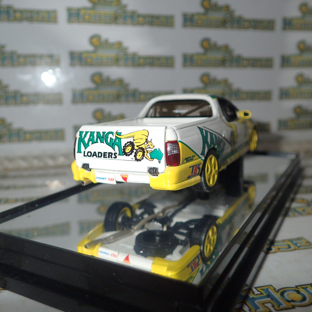 Classic Carlectables 43554 - 1/43 Scale - Holden VU SS Brute Ute #2 'Kanga Loaders' Die-cast Replica