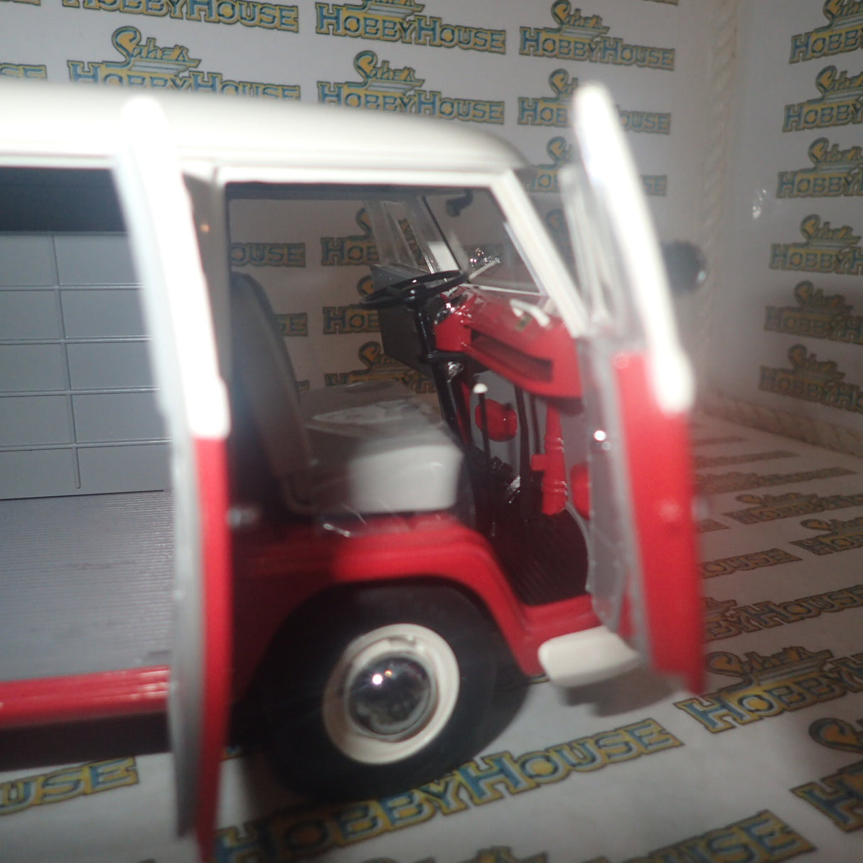 Schuco 45 003 6700 - 1/18 Scale Volkswagen T1 Transporter "Ferrari" Diecast Model Replica