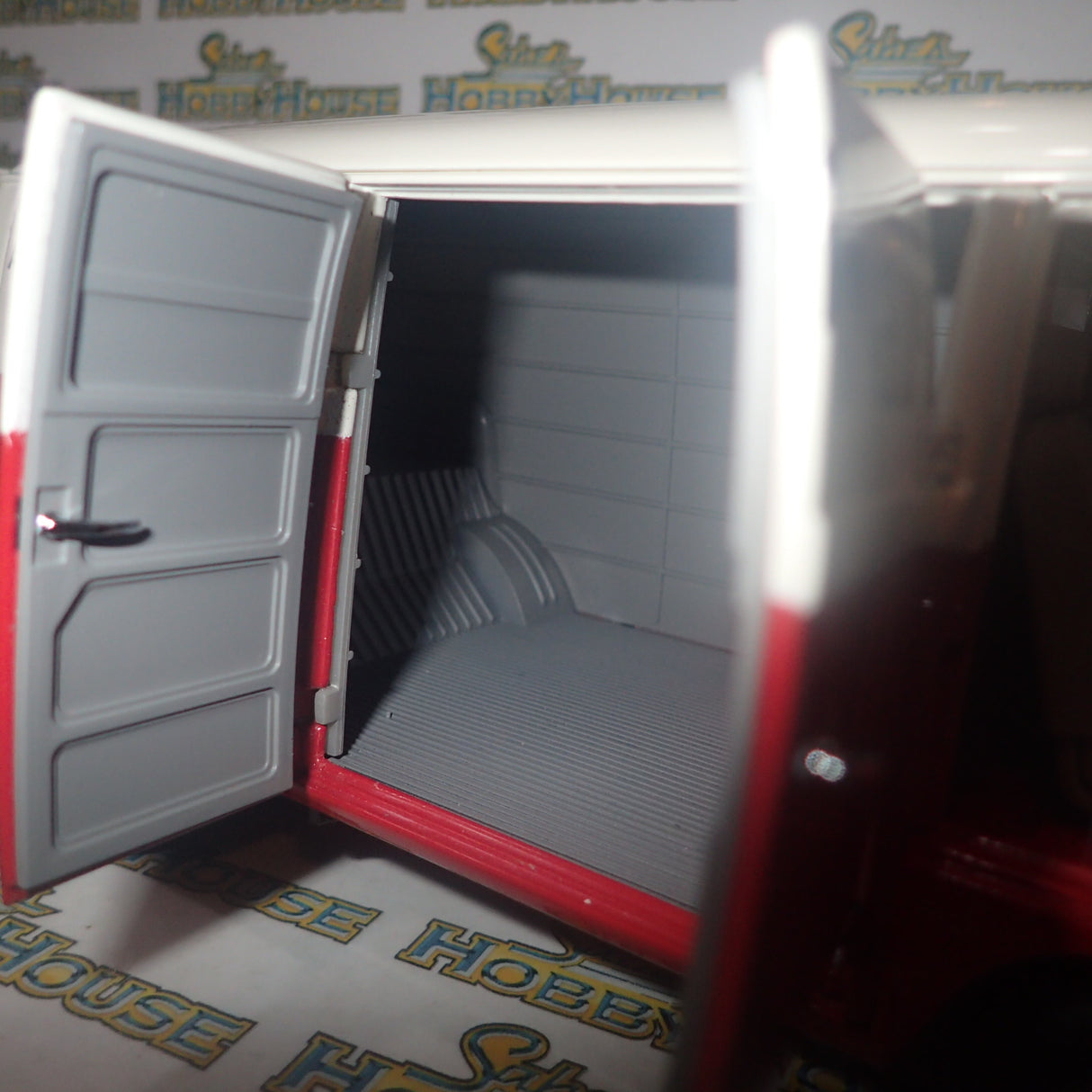 Schuco 45 003 6700 - 1/18 Scale Volkswagen T1 Transporter "Ferrari" Diecast Model Replica