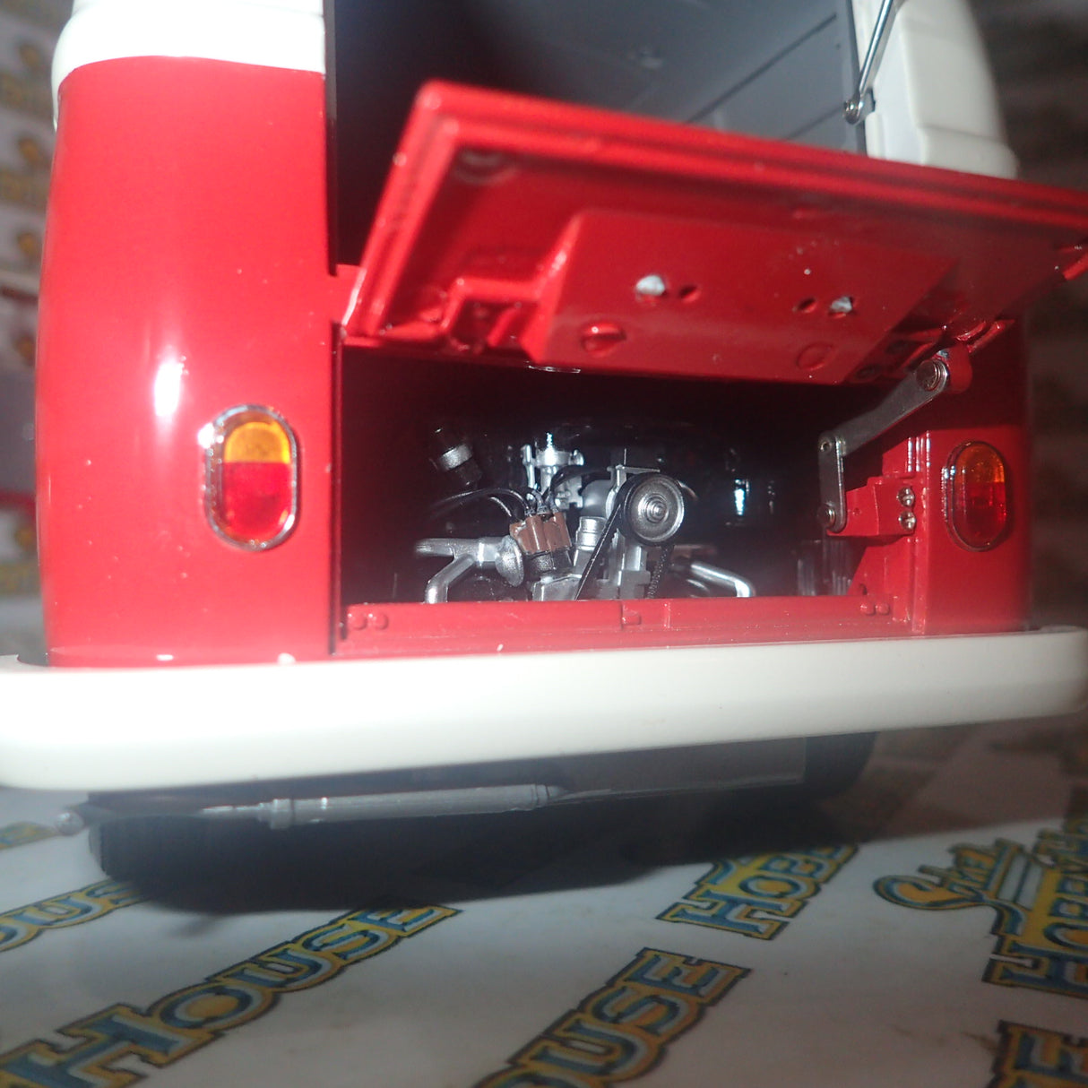 Schuco 45 003 6700 - 1/18 Scale Volkswagen T1 Transporter "Ferrari" Diecast Model Replica