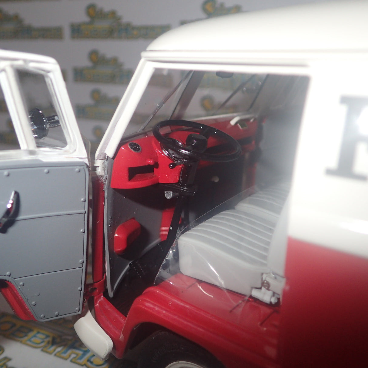 Schuco 45 003 6700 - 1/18 Scale Volkswagen T1 Transporter "Ferrari" Diecast Model Replica