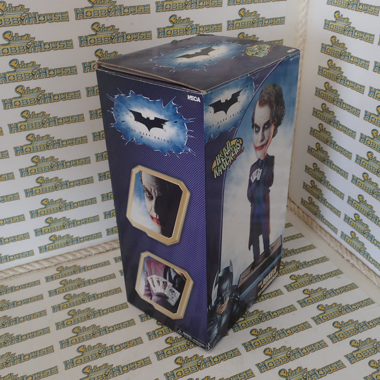 NECA 4718 - The Dark Knight Bobble Head The Joker Health Ledger Head knocker