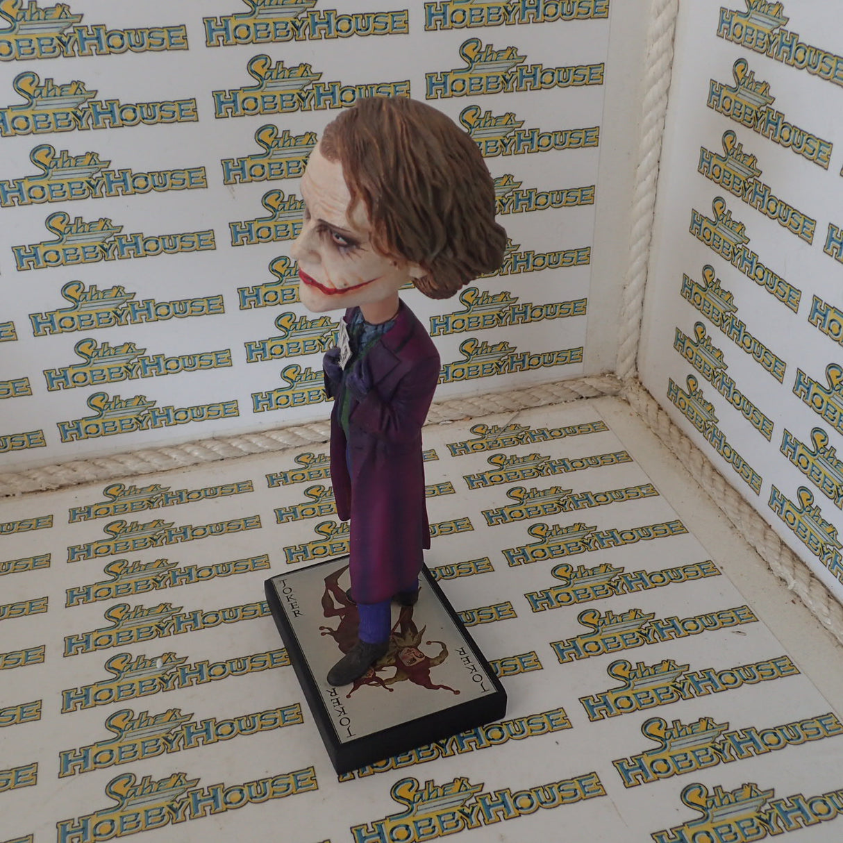 NECA 4718 - The Dark Knight Bobble Head The Joker Health Ledger Head knocker