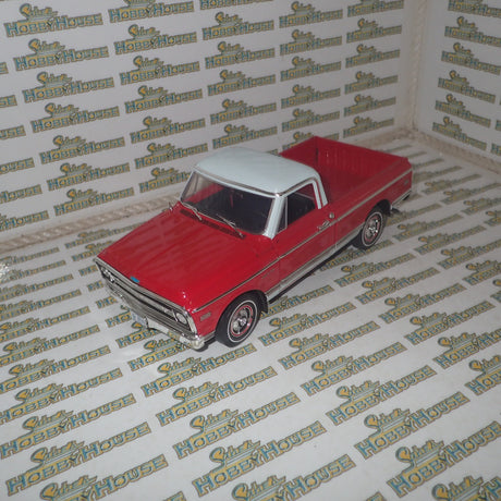 Highway 61 Collectibles 50559 - 1:18 Diecast - Chevy Fleetside Pickup - Red/White